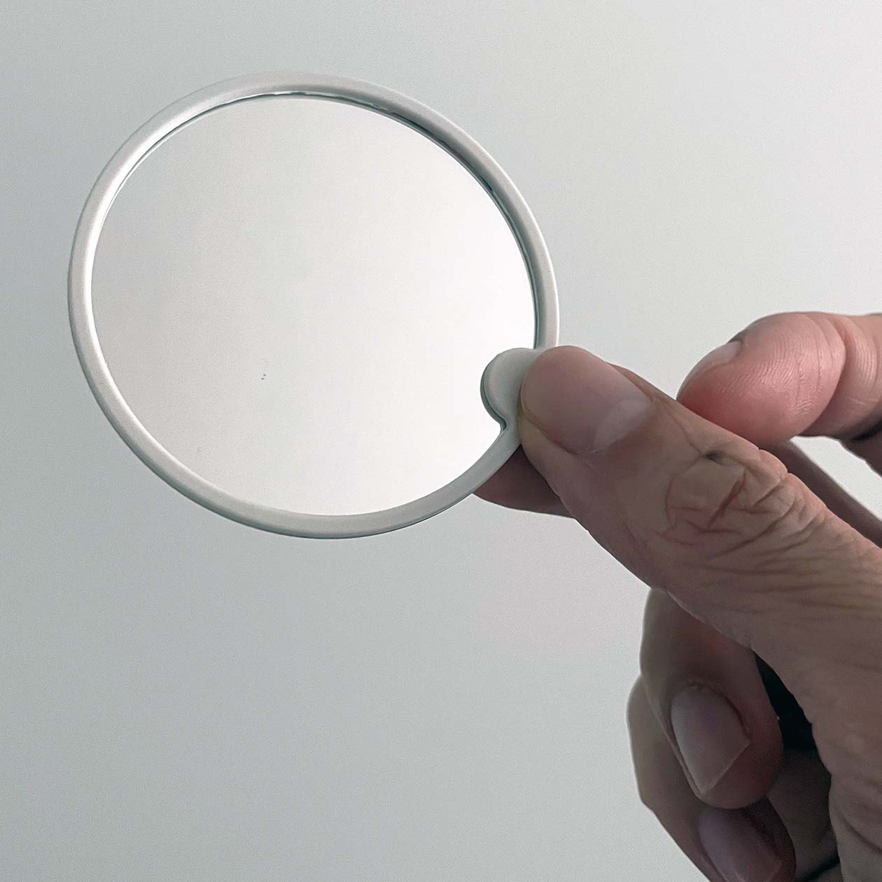 Styrene Round Compact Mirror - Image 4