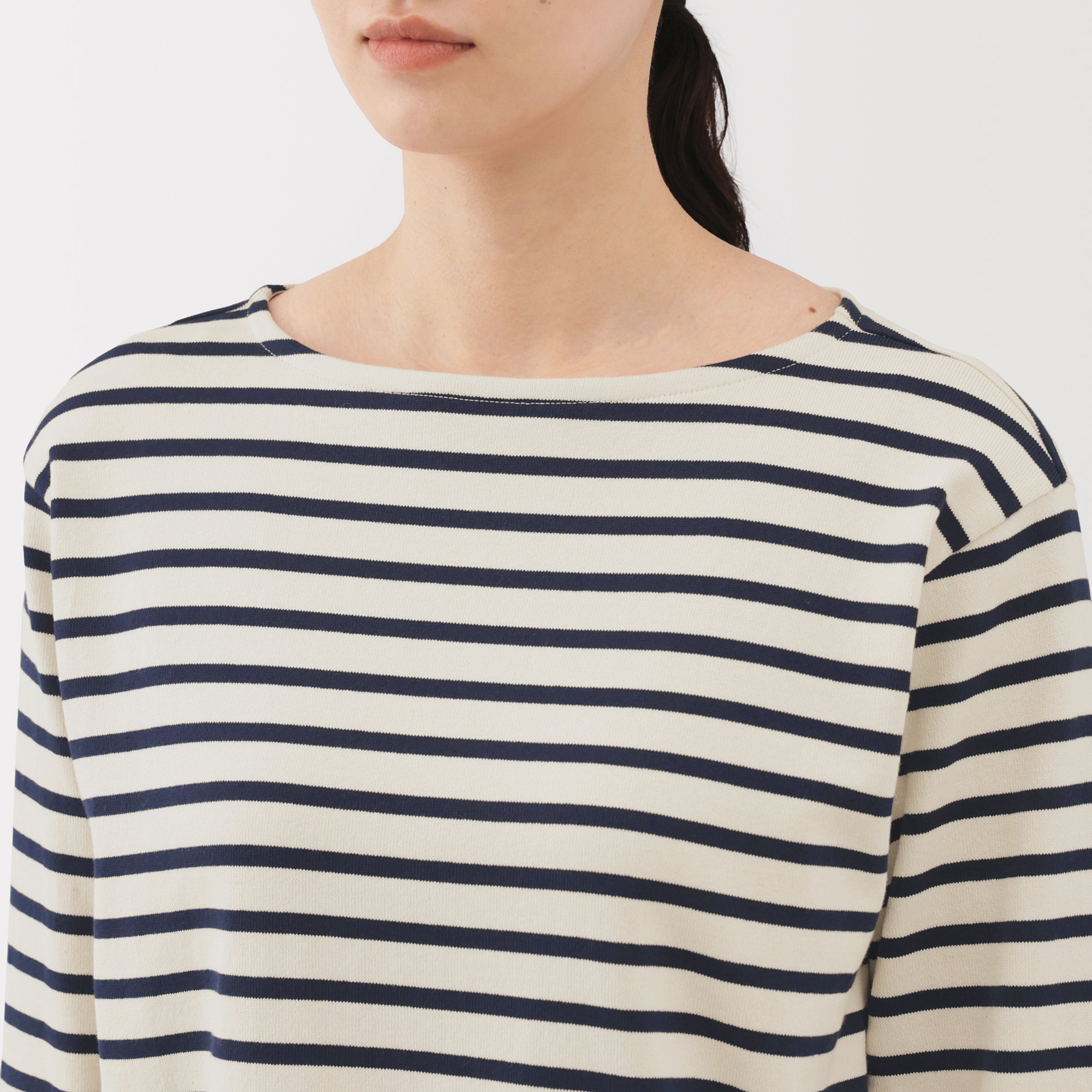 Heavyweight Boat Neck T-Shirt - Image 15