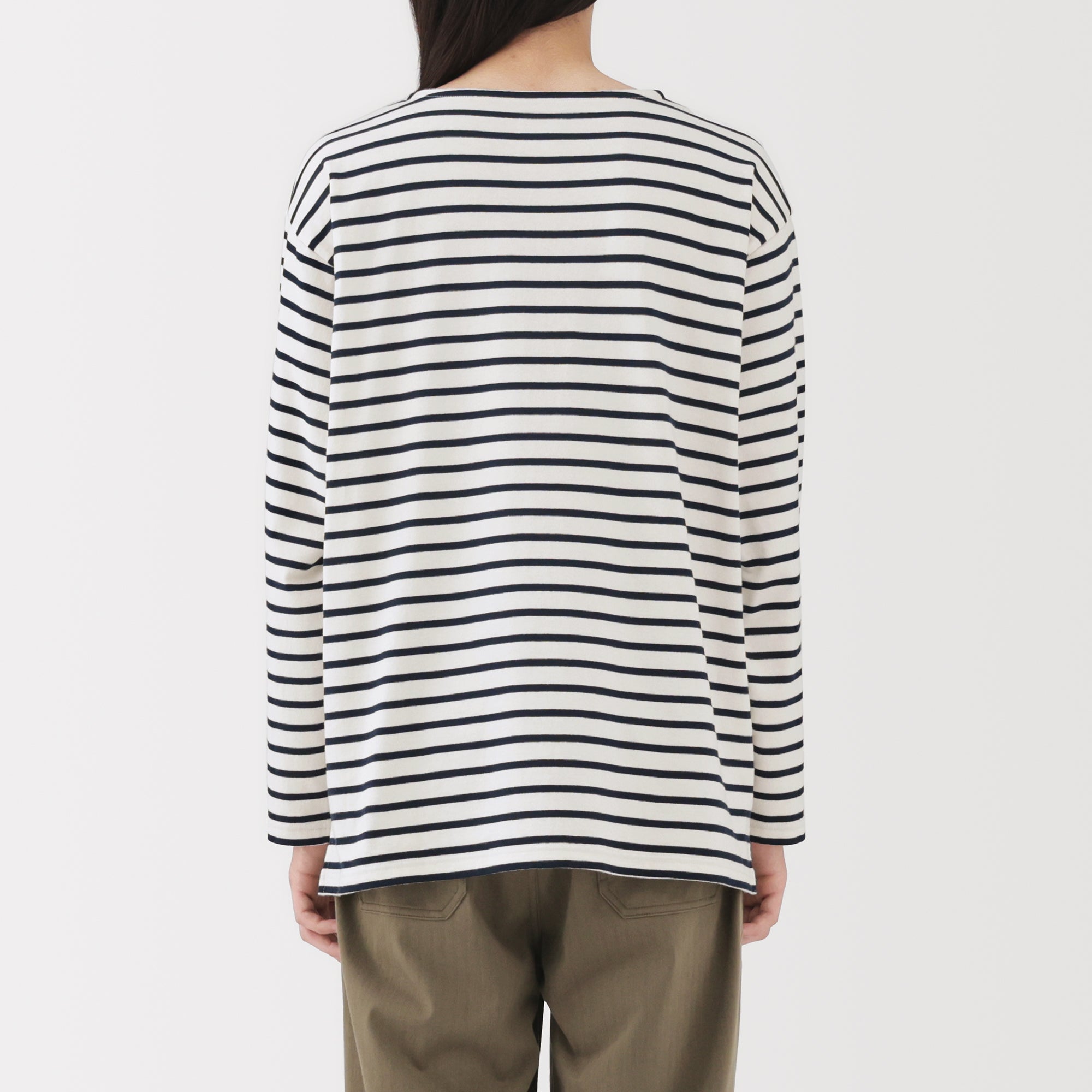 Heavyweight Boat Neck T-Shirt - Image 6