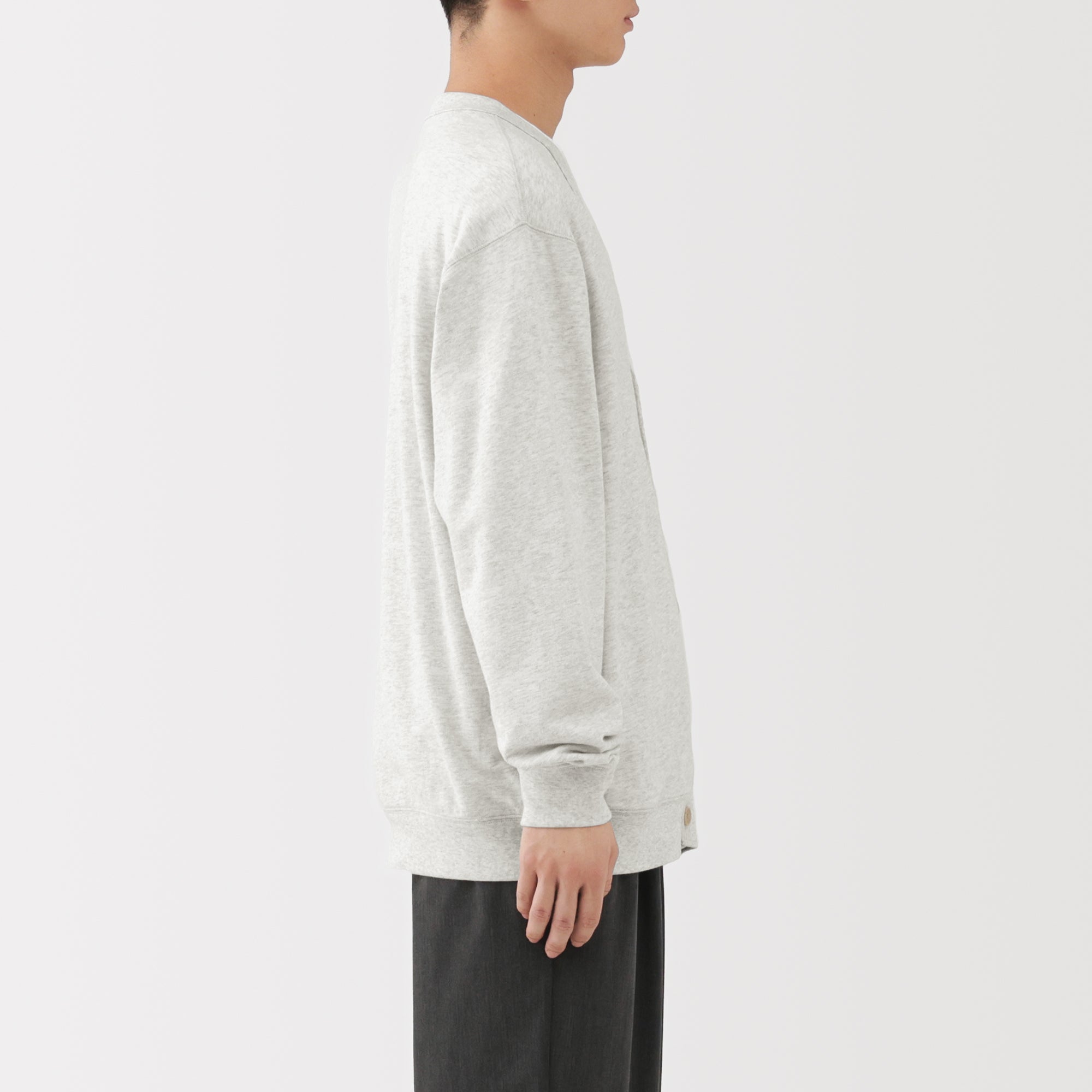 Sweatshirt V-Neck Cardigan - Image 21