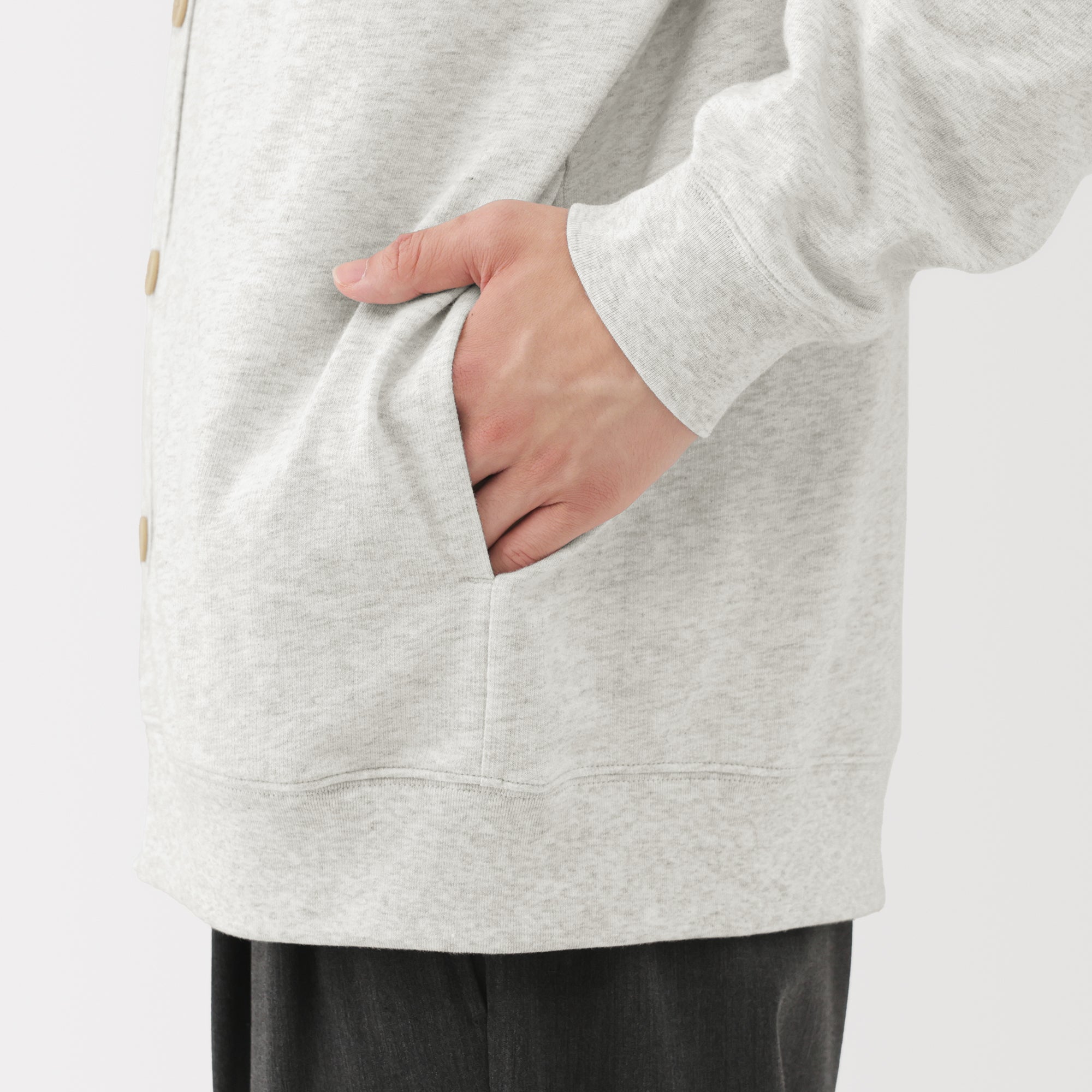 Sweatshirt V-Neck Cardigan - Image 24