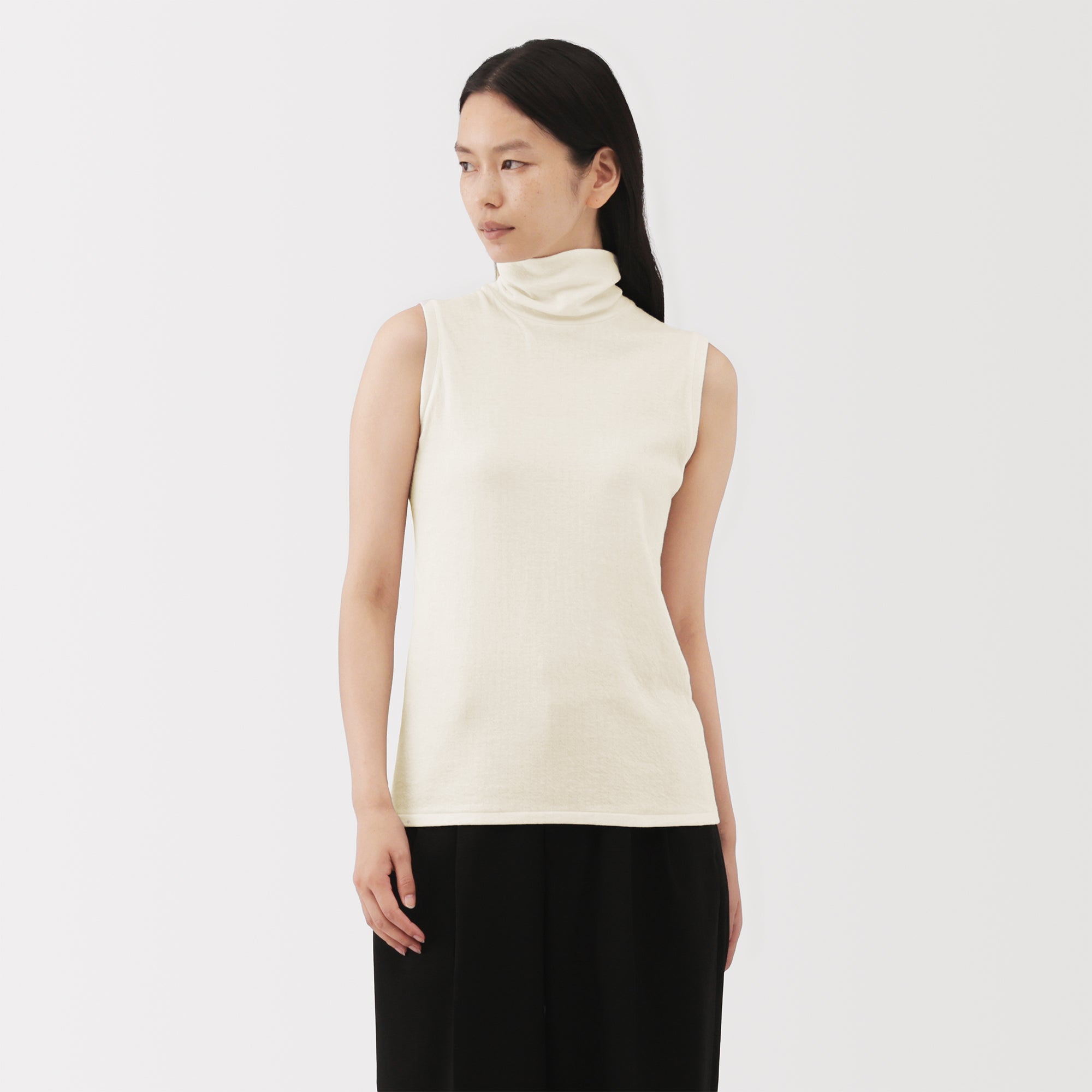 Labo Cotton Cashmere Sleeveless Turtleneck T-Shirt - Image 12