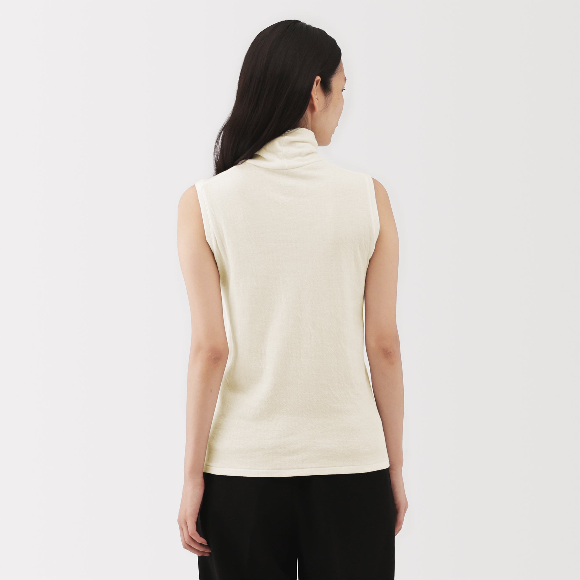 Labo Cotton Cashmere Sleeveless Turtleneck T-Shirt - Image 15