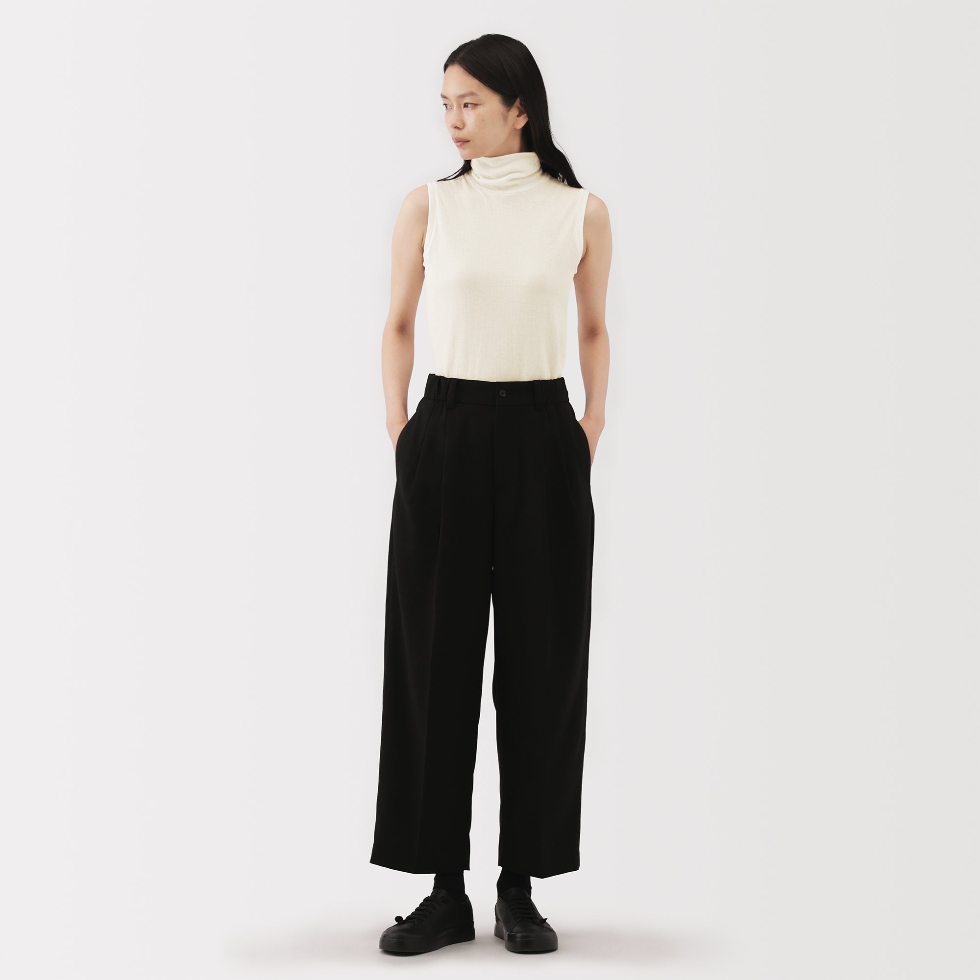Labo Cotton Cashmere Sleeveless Turtleneck T-Shirt - Image 13