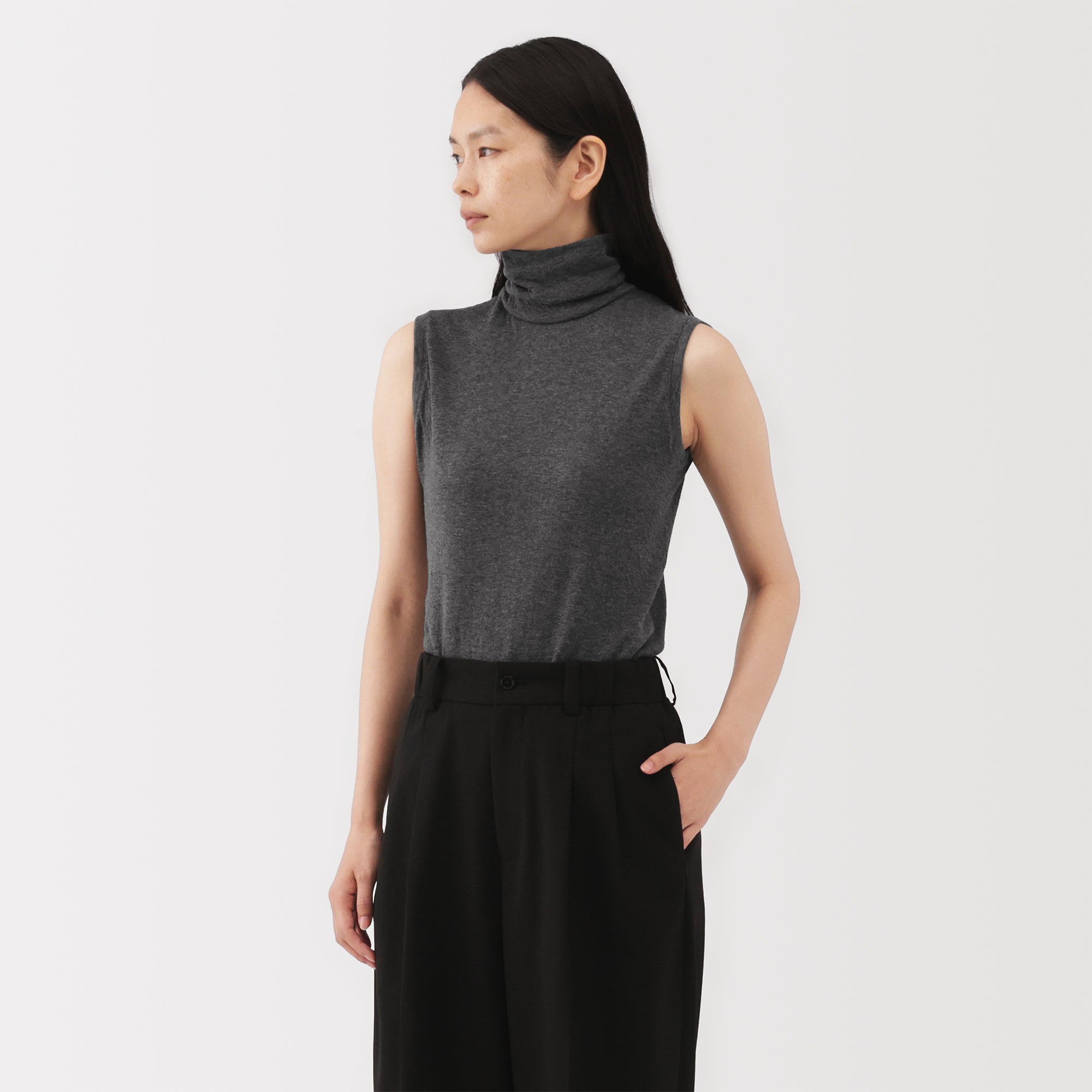 Labo Cotton Cashmere Sleeveless Turtleneck T-Shirt - Image 3