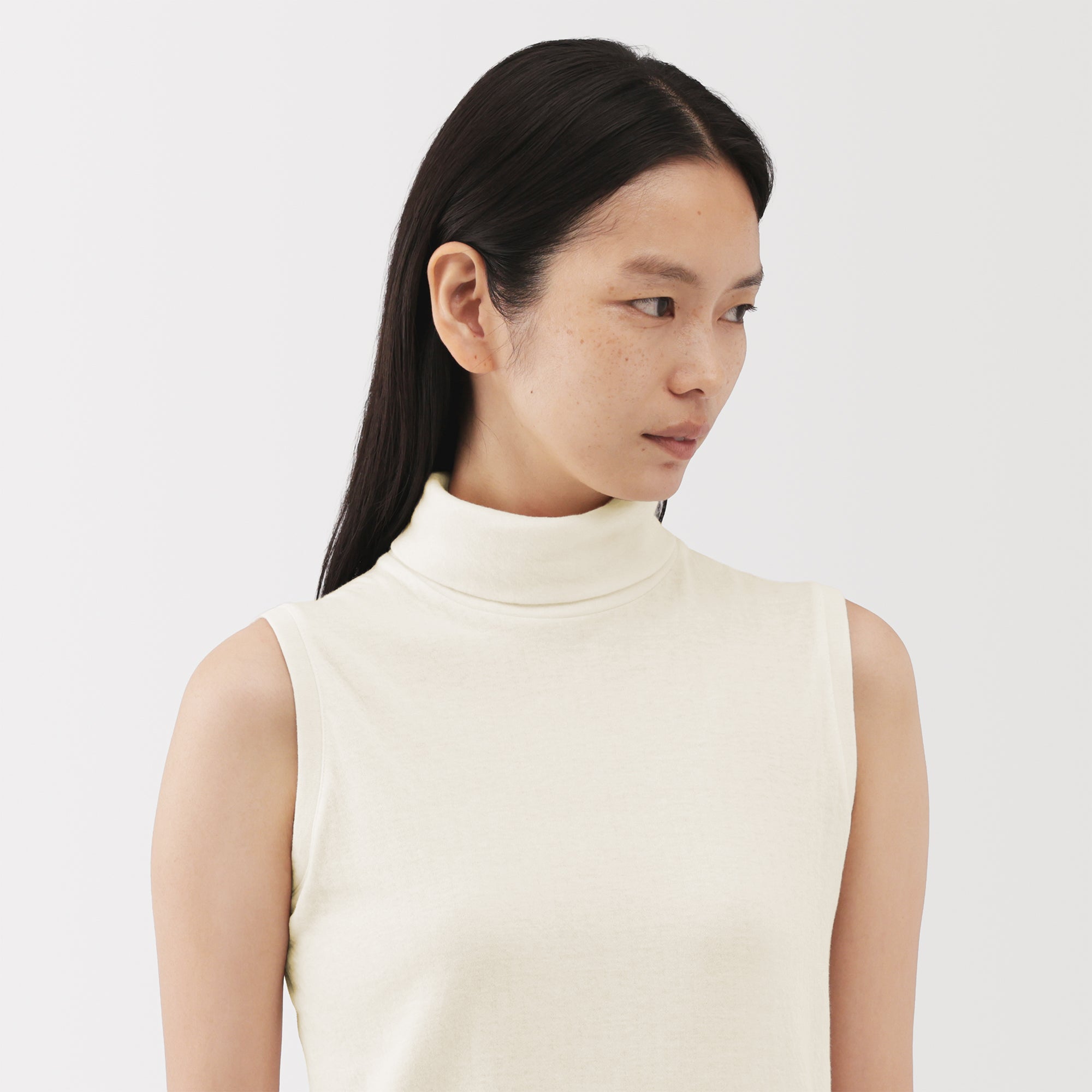 Labo Cotton Cashmere Sleeveless Turtleneck T-Shirt - Image 7