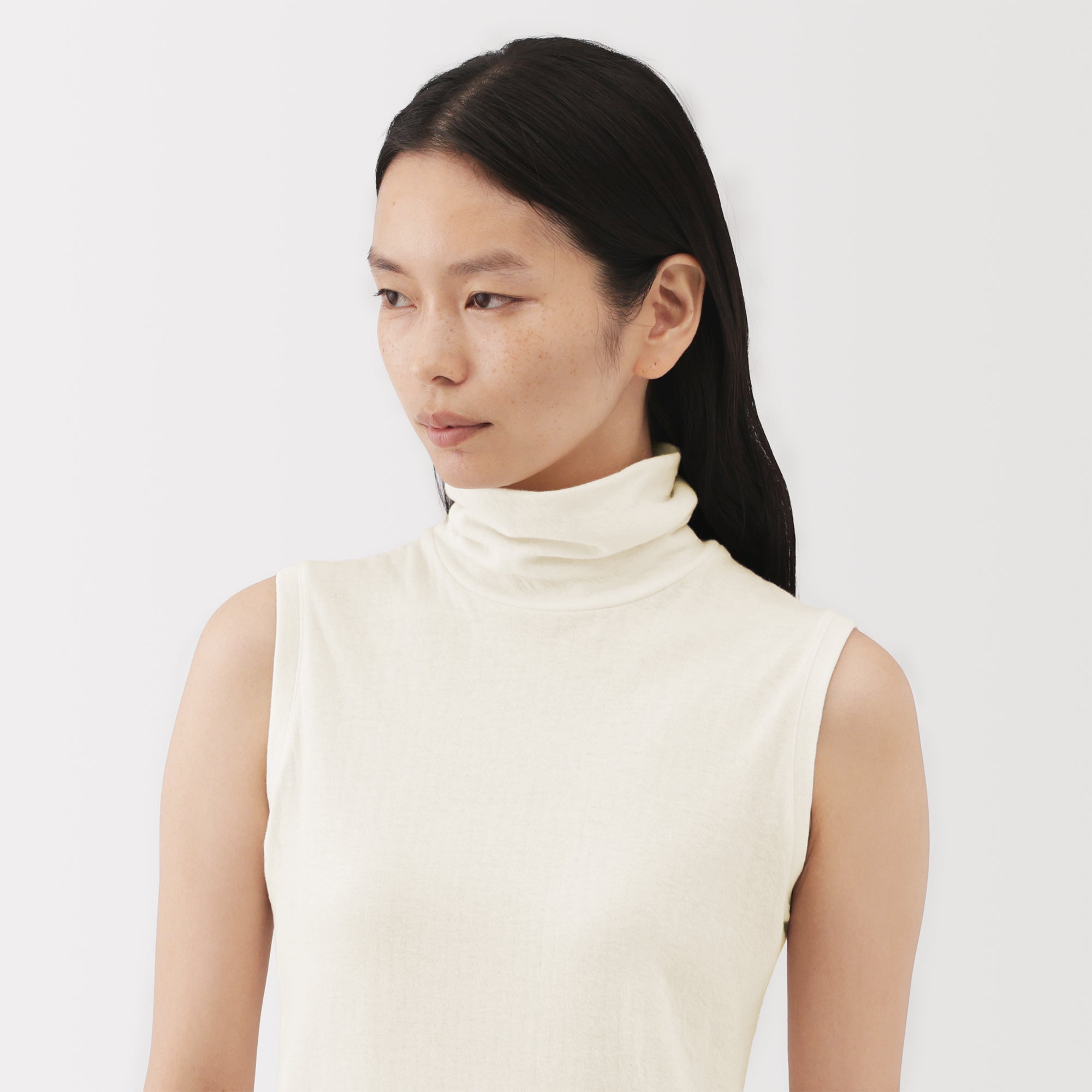 Labo Cotton Cashmere Sleeveless Turtleneck T-Shirt - Image 8
