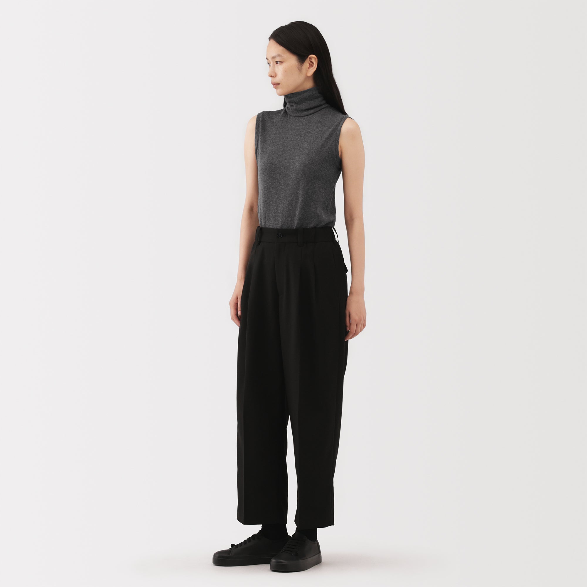 Labo Cotton Cashmere Sleeveless Turtleneck T-Shirt - Image 4
