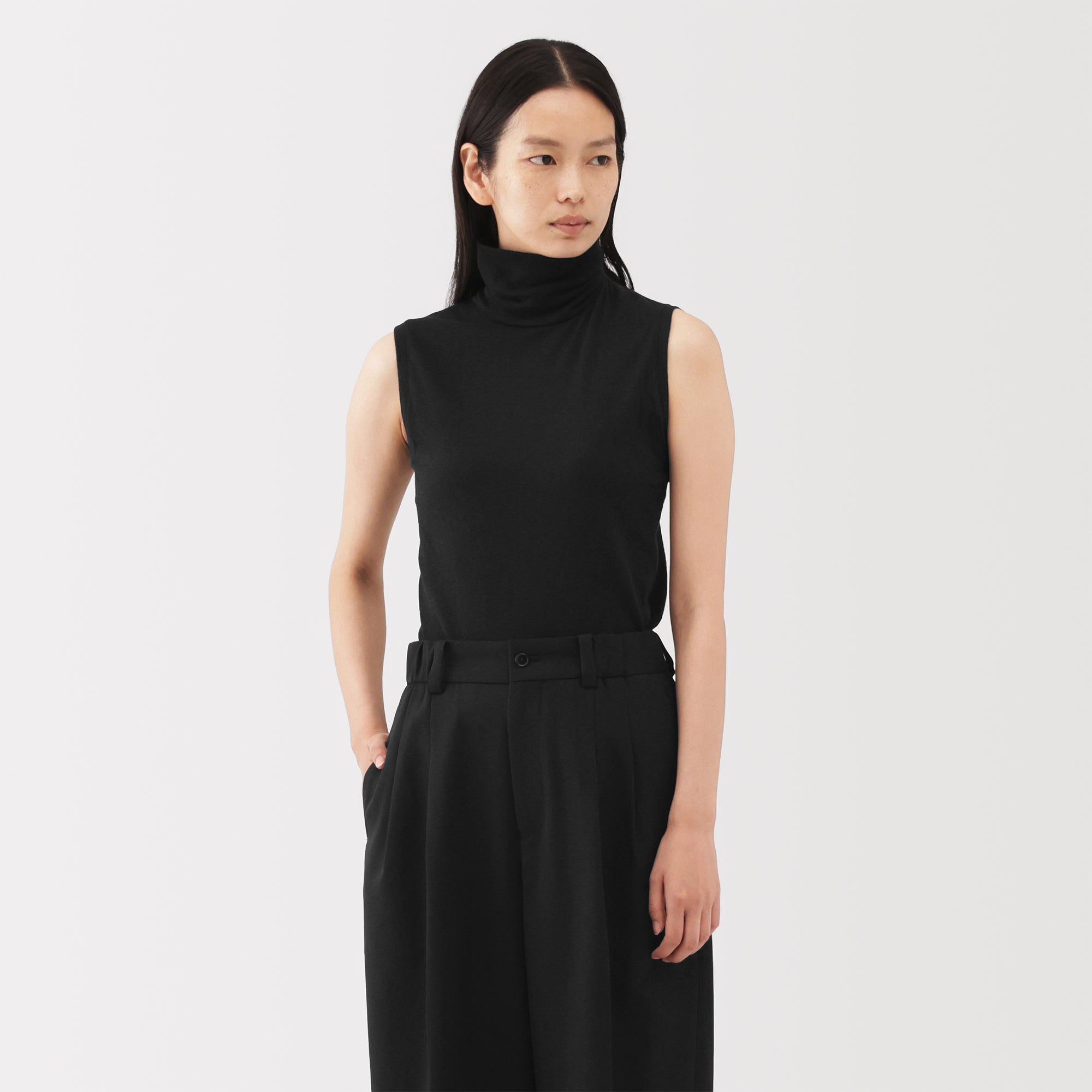 Labo Cotton Cashmere Sleeveless Turtleneck T-Shirt - Image 21