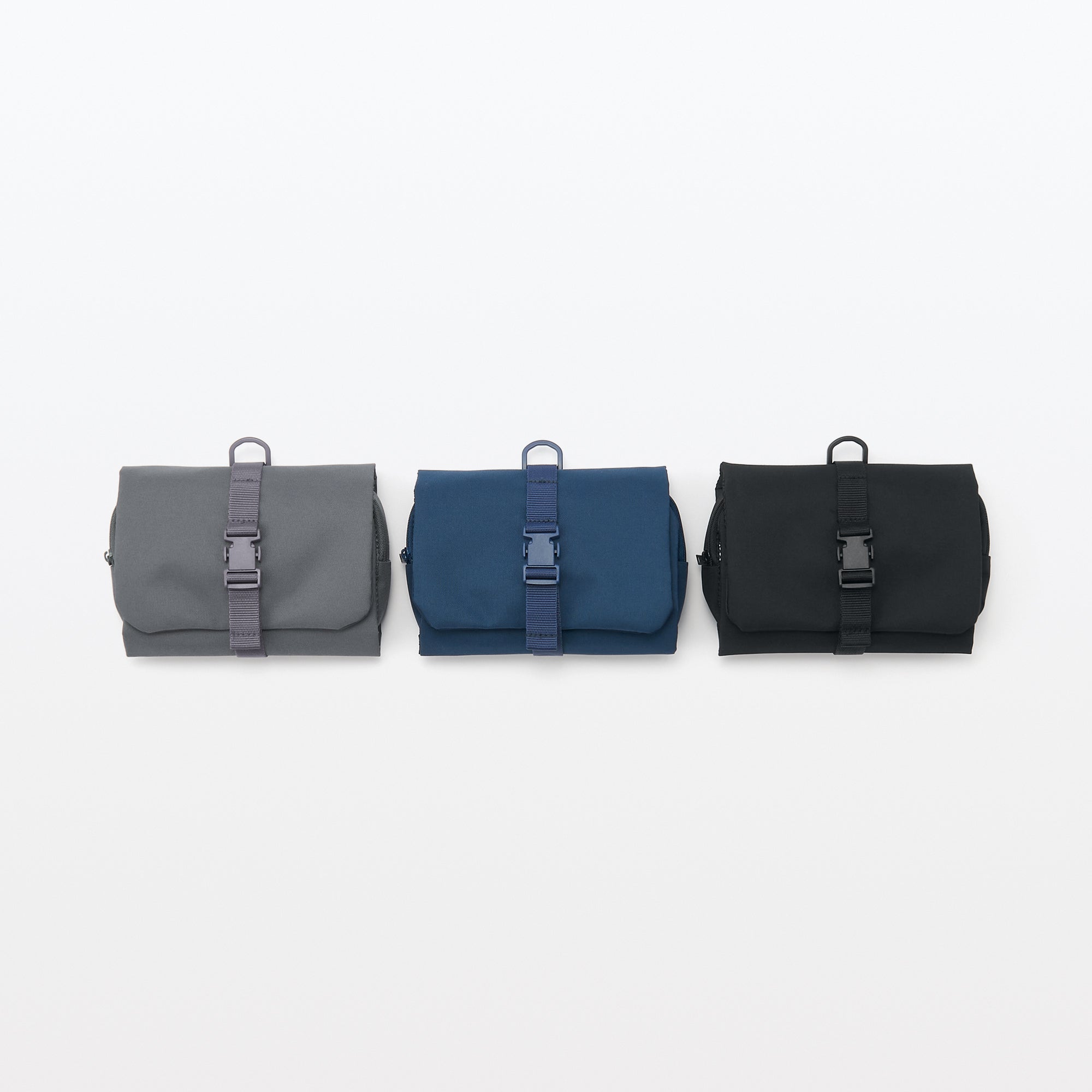 Hanging Case with Pouch - Image 8