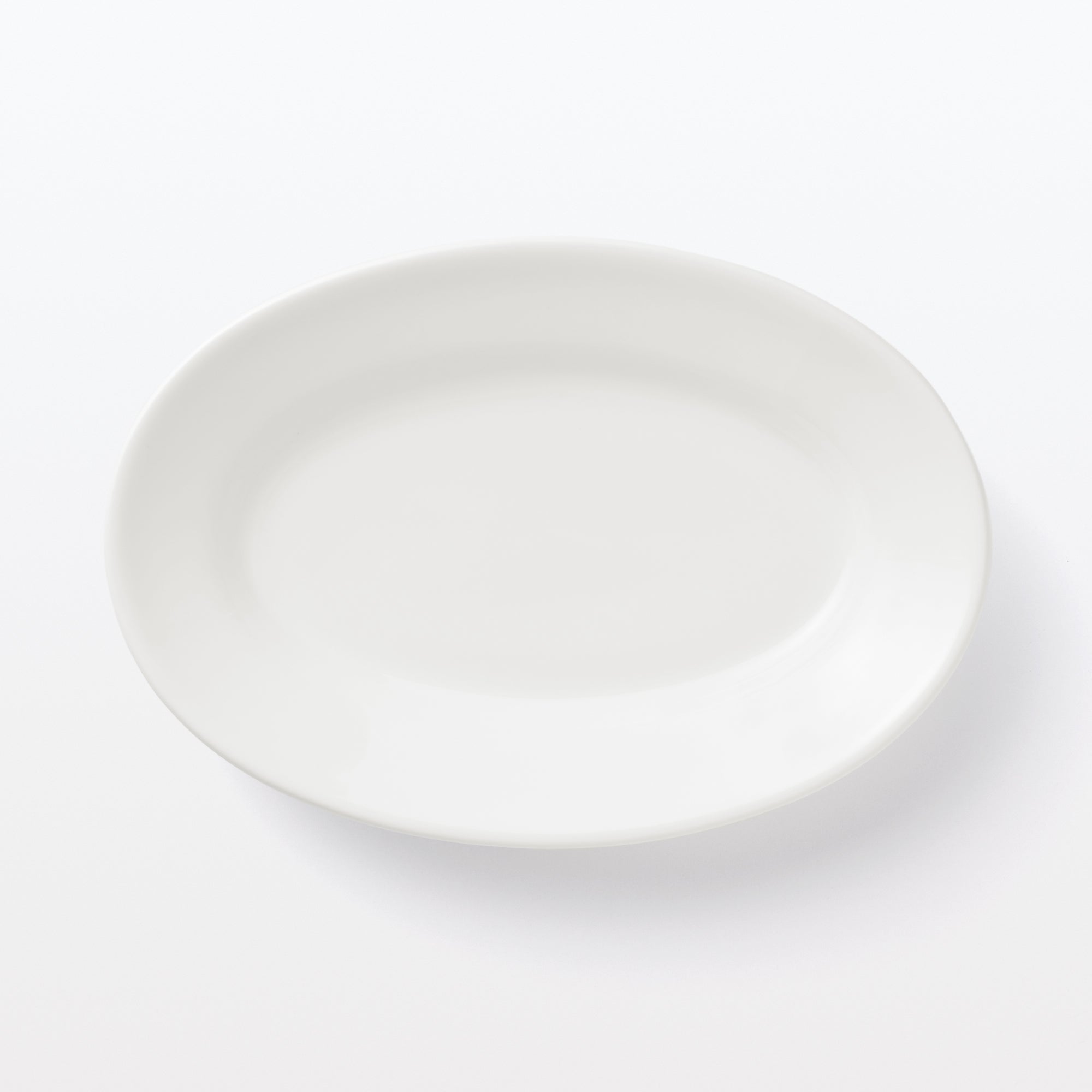 Porcelain Rimmed Oval Plate Medium - White - Image 3