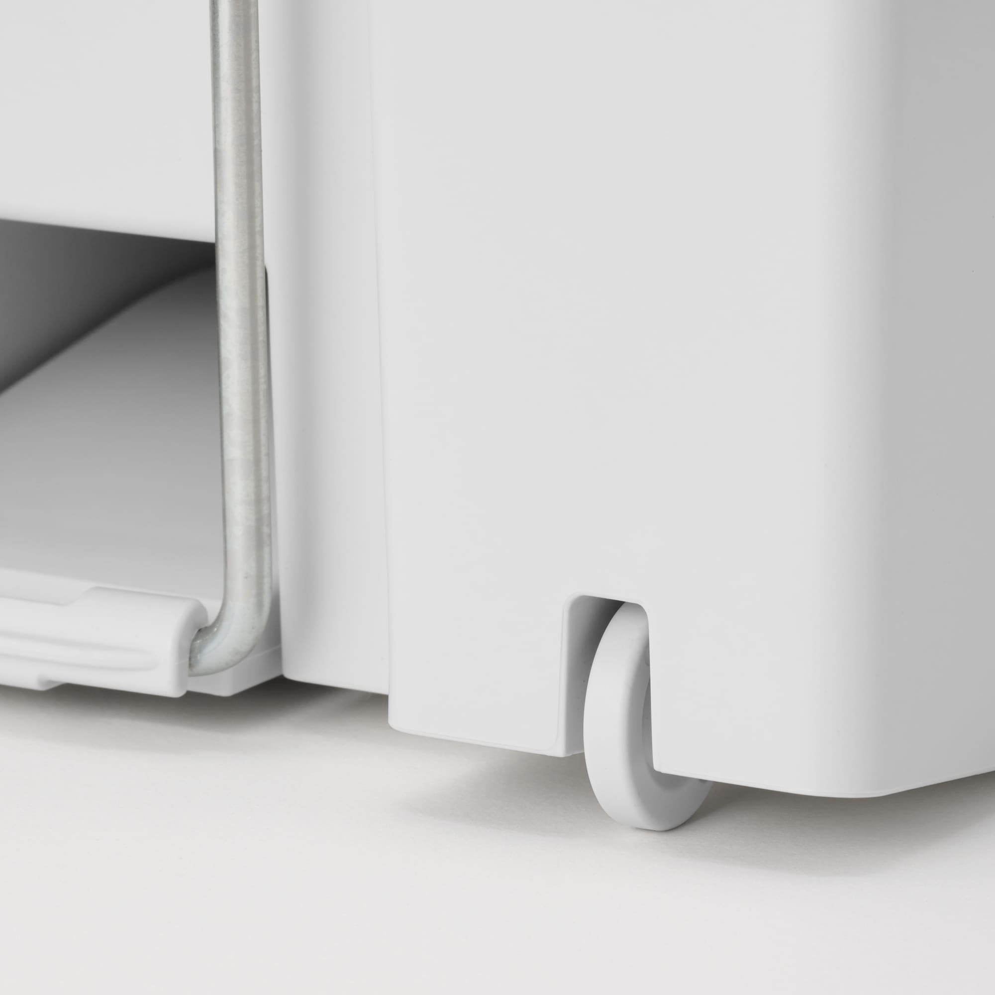 Polypropylene Pedal Dust Bin with Double-Hinged Lid - 9.3 gal - Image 6
