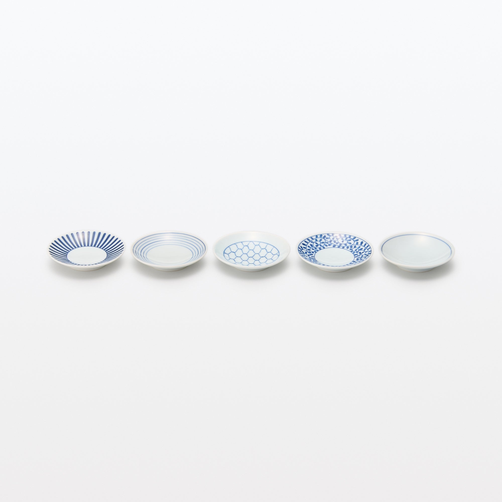 Hasami Ware Small Plate - Mesh Pattern - Image 7